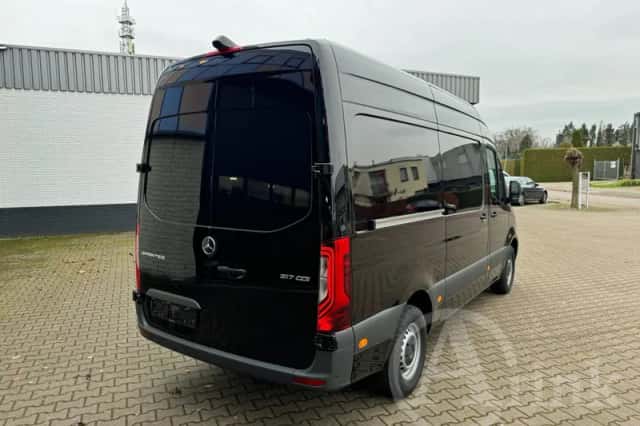 Mercedes-Benz Sprinter (2023) thumbnail 5