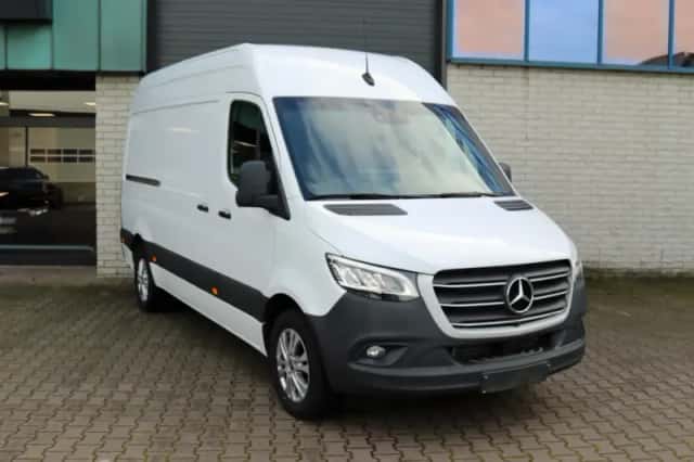 Mercedes-Benz Sprinter (2023) thumbnail 1