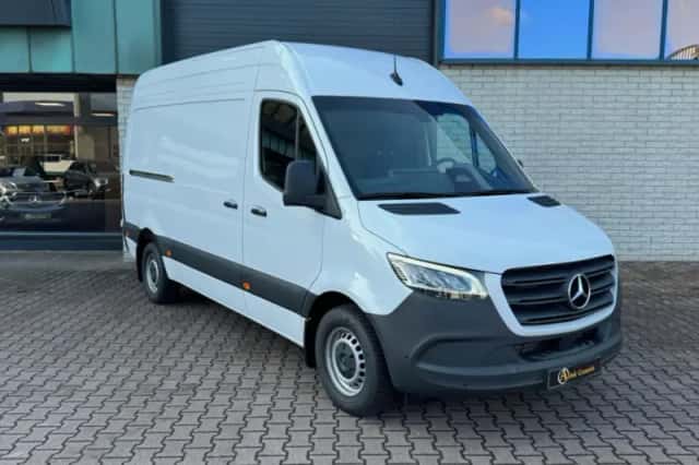 Mercedes-Benz Sprinter (2024) thumbnail 1