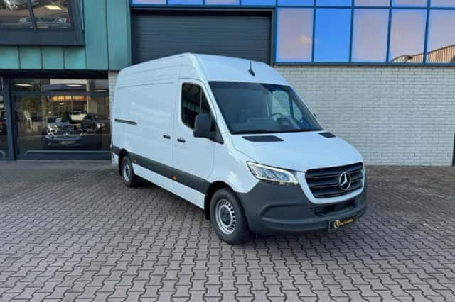 Mercedes-Benz Sprinter (2024) thumbnail 2