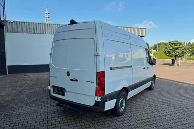 Mercedes-Benz Sprinter (2024) thumbnail 5