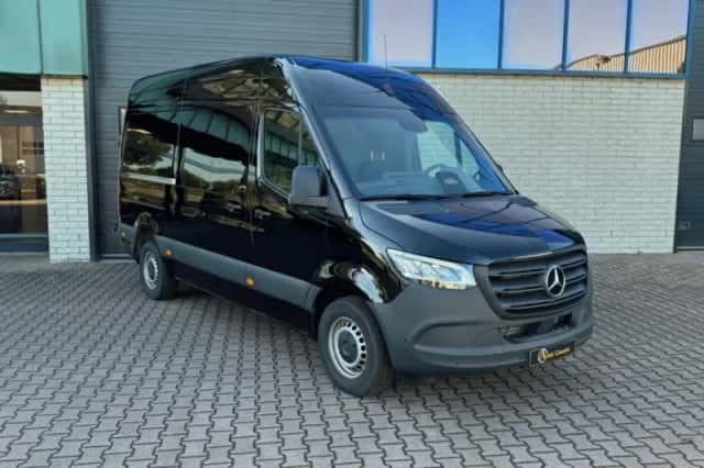 Mercedes-Benz Sprinter (2024) thumbnail 1
