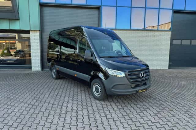 Mercedes-Benz Sprinter (2024) thumbnail 2