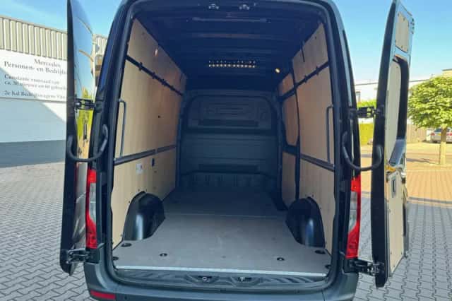 Mercedes-Benz Sprinter (2024) thumbnail 6