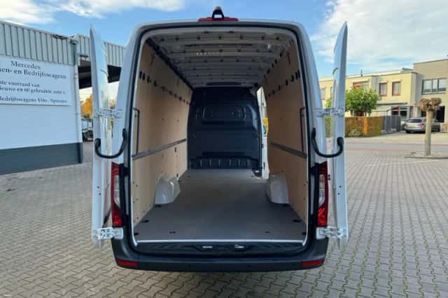 Mercedes-Benz Sprinter (2024) thumbnail 6