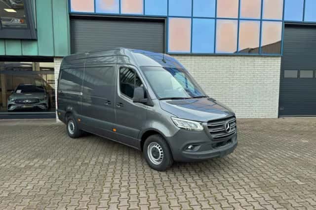 Mercedes-Benz Sprinter (2024) thumbnail 2
