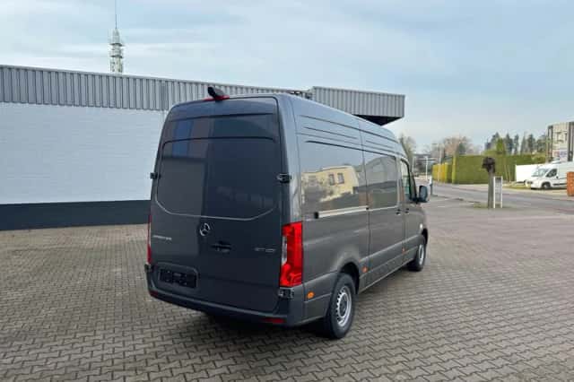 Mercedes-Benz Sprinter (2024) thumbnail 5