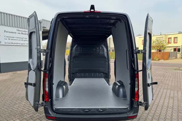Mercedes-Benz Sprinter (2024) thumbnail 6