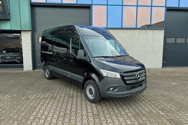 Mercedes-Benz Sprinter (2024) thumbnail 2