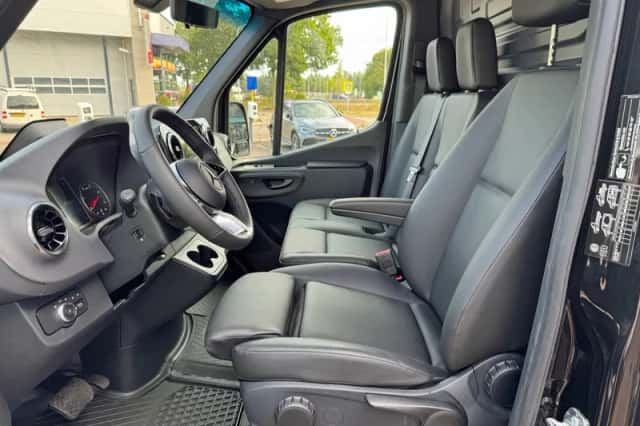Mercedes-Benz Sprinter (2024) thumbnail 3