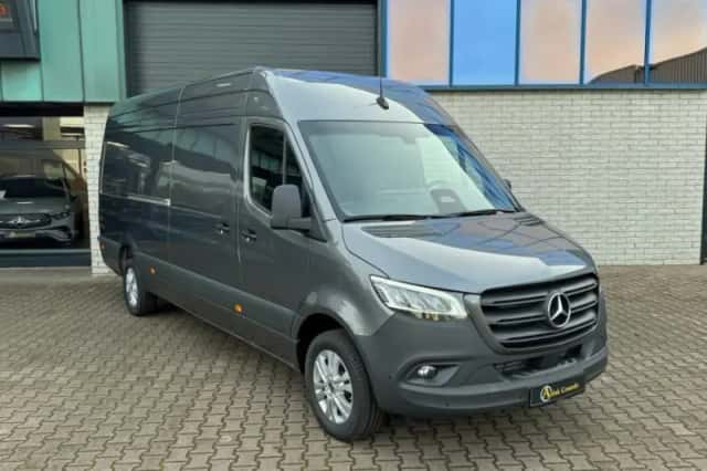 Mercedes-Benz Sprinter (2024) thumbnail 1