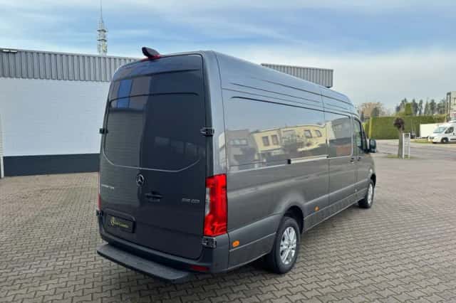 Mercedes-Benz Sprinter (2024) thumbnail 5