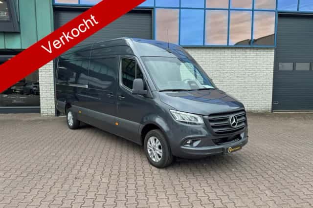 Mercedes-Benz Sprinter (2024) thumbnail 2
