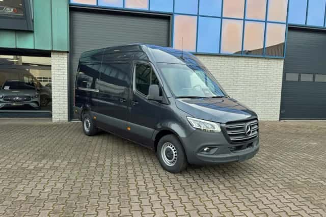 Mercedes-Benz Sprinter (2024) thumbnail 2