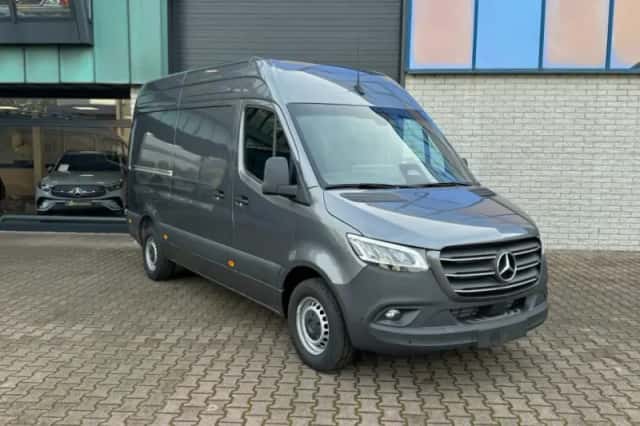 Mercedes-Benz Sprinter (2024) thumbnail 1