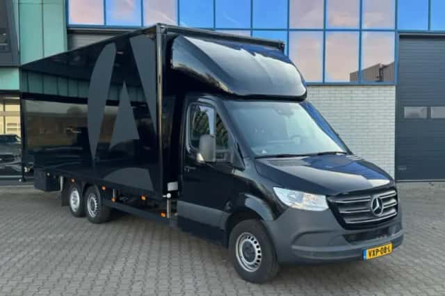 Mercedes-Benz Sprinter (2023) thumbnail 1