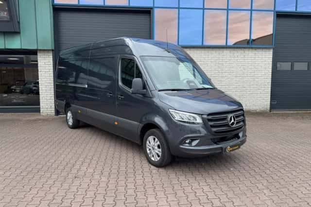 Mercedes-Benz Sprinter (2024) thumbnail 2