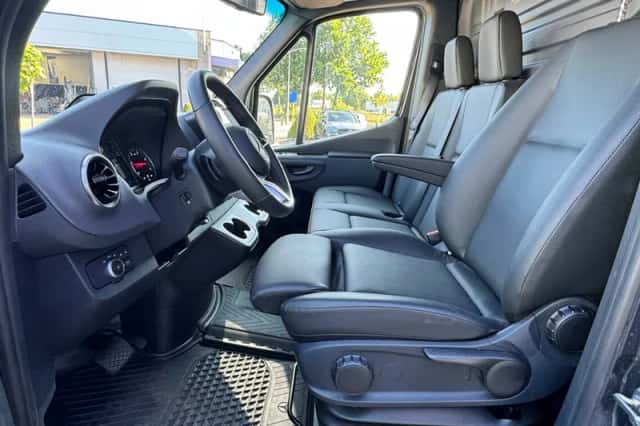 Mercedes-Benz Sprinter (2024) thumbnail 3