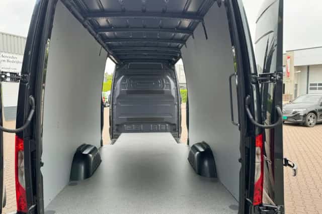 Mercedes-Benz Sprinter (2024) thumbnail 6