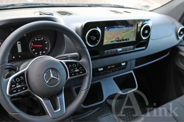 Mercedes-Benz Sprinter (2023) thumbnail 3