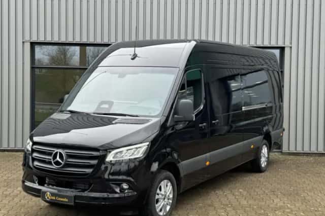 Mercedes-Benz Sprinter (2024) thumbnail 1