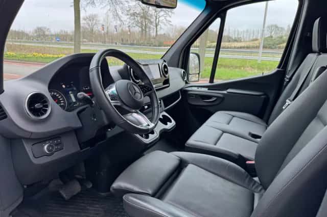 Mercedes-Benz Sprinter (2024) thumbnail 2