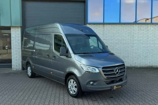Mercedes-Benz Sprinter (2023) thumbnail 1
