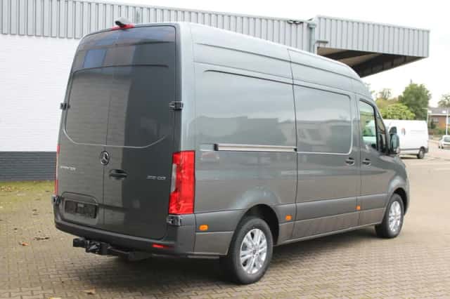 Mercedes-Benz Sprinter (2023) thumbnail 5