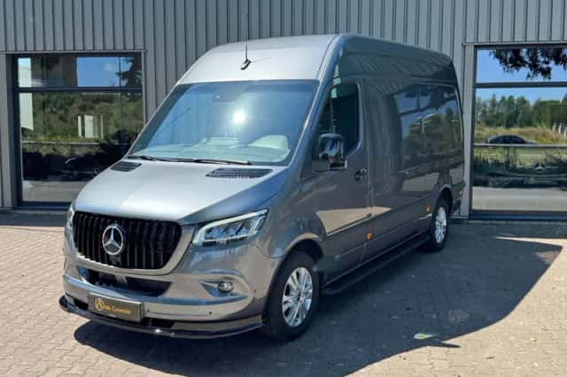 Mercedes-Benz Sprinter (2023) thumbnail 2
