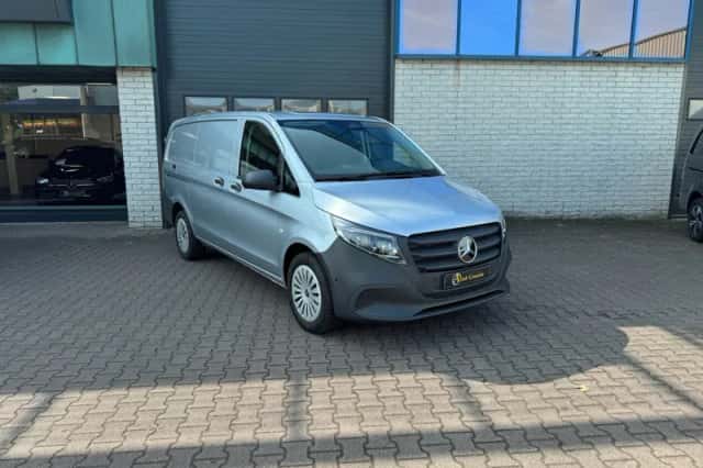 Mercedes-Benz Vito (2024) thumbnail 1