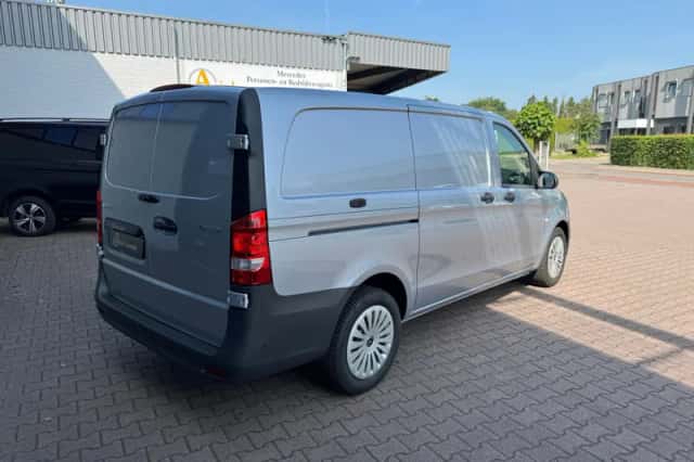 Mercedes-Benz Vito (2024) thumbnail 5