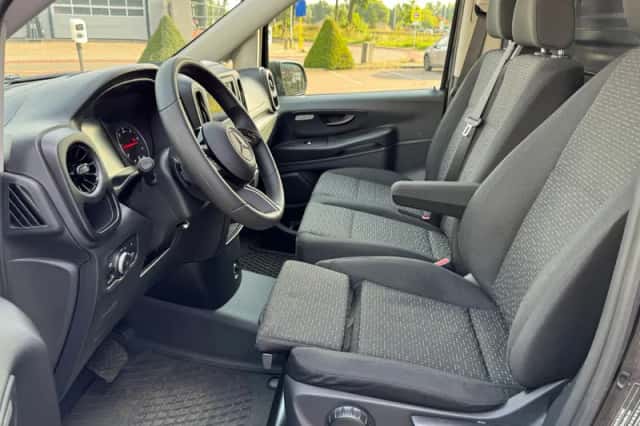 Mercedes-Benz Vito (2024) thumbnail 4