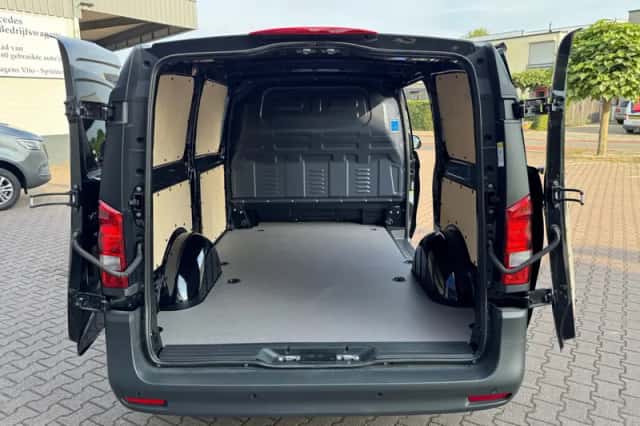 Mercedes-Benz Vito (2024) thumbnail 6