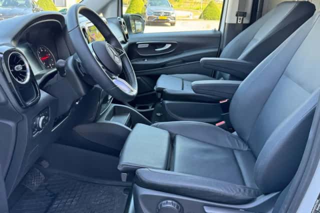 Mercedes-Benz Vito (2024) thumbnail 2