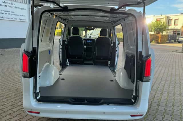 Mercedes-Benz Vito (2024) thumbnail 5