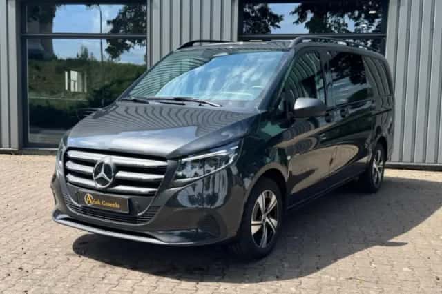 Mercedes-Benz Vito (2024) thumbnail 1