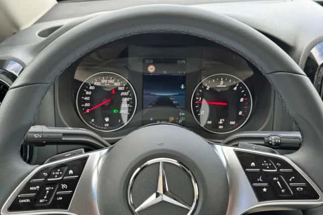Mercedes-Benz Vito (2024) thumbnail 3