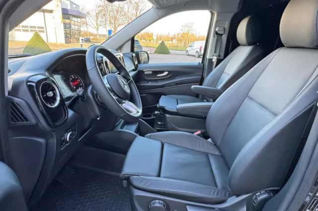 Mercedes-Benz Vito (2024) thumbnail 3