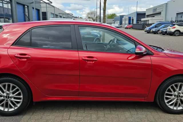 Kia Rio (2017) thumbnail 3