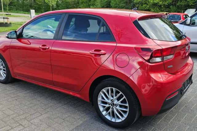 Kia Rio (2017) thumbnail 4