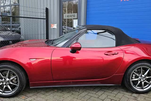 Mazda MX-5 (2023) thumbnail 3