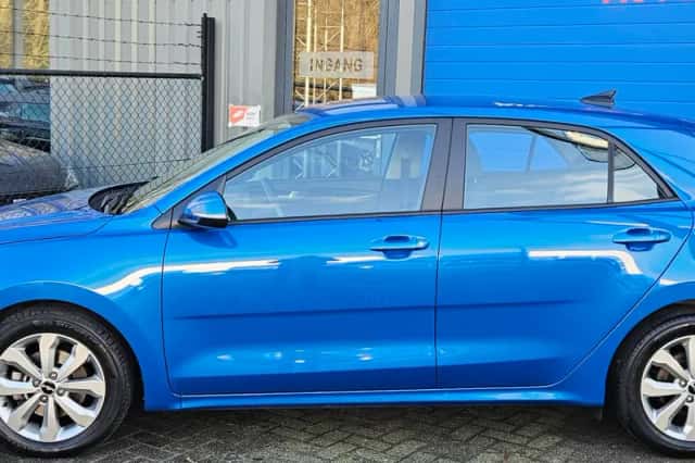 Kia Rio (2022) thumbnail 2