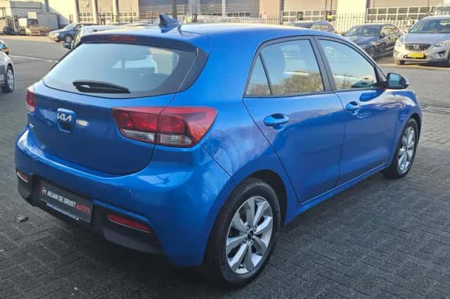 Kia Rio (2022) thumbnail 6