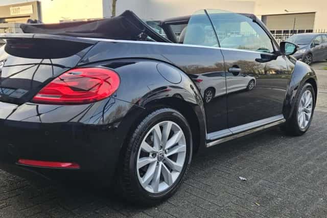Volkswagen Beetle (2015) thumbnail 6