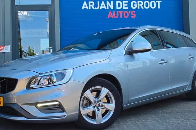 Volvo V60 (2016) thumbnail 1