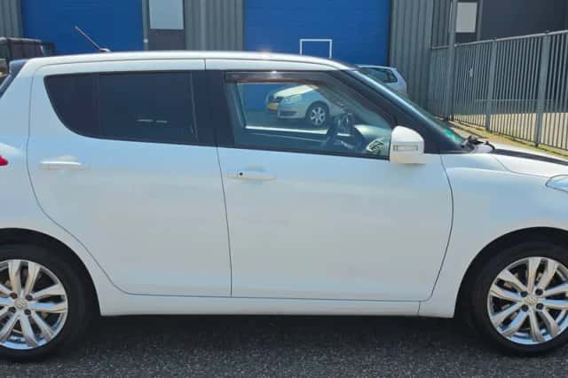 Suzuki Swift (2016) thumbnail 3