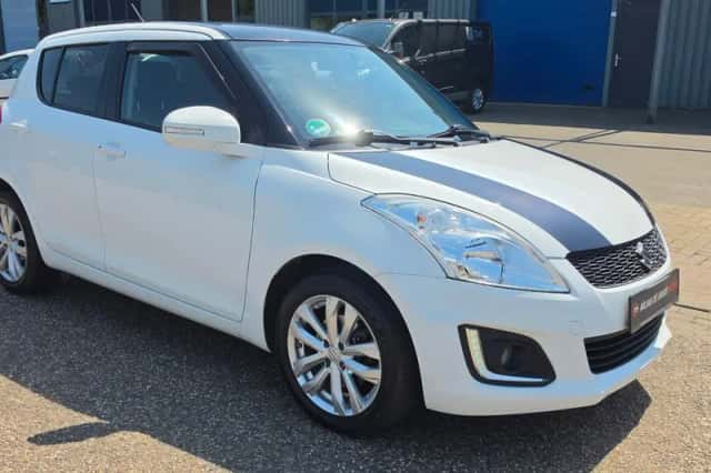 Suzuki Swift (2016) thumbnail 6
