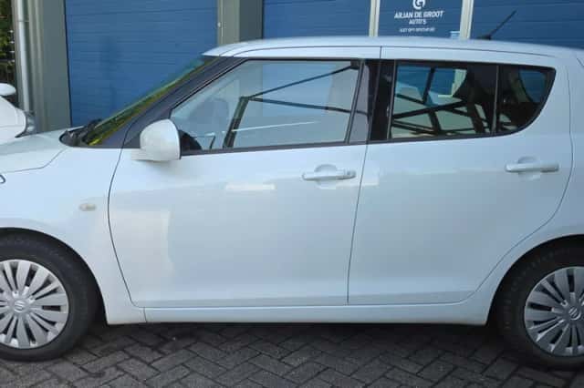 Suzuki Swift (2014) thumbnail 2