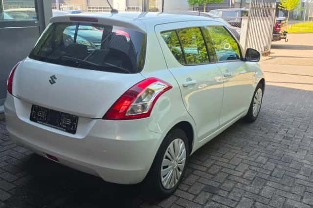 Suzuki Swift (2014) thumbnail 6