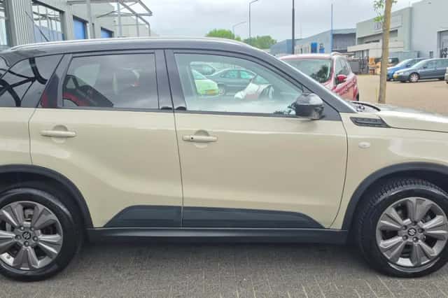 Suzuki Vitara (2023) thumbnail 3